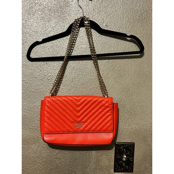 ❤️ Victoria’s Secret Red Quilted Chain Crossbody Purse Fun Casual Date Night - Picture 1 of 13
